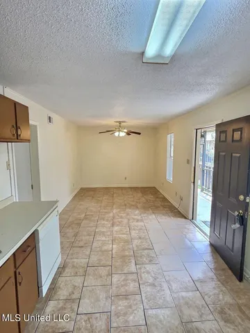 $995 | 318 Porter Avenue, Unit 203, Ocean Springs, MS 39564