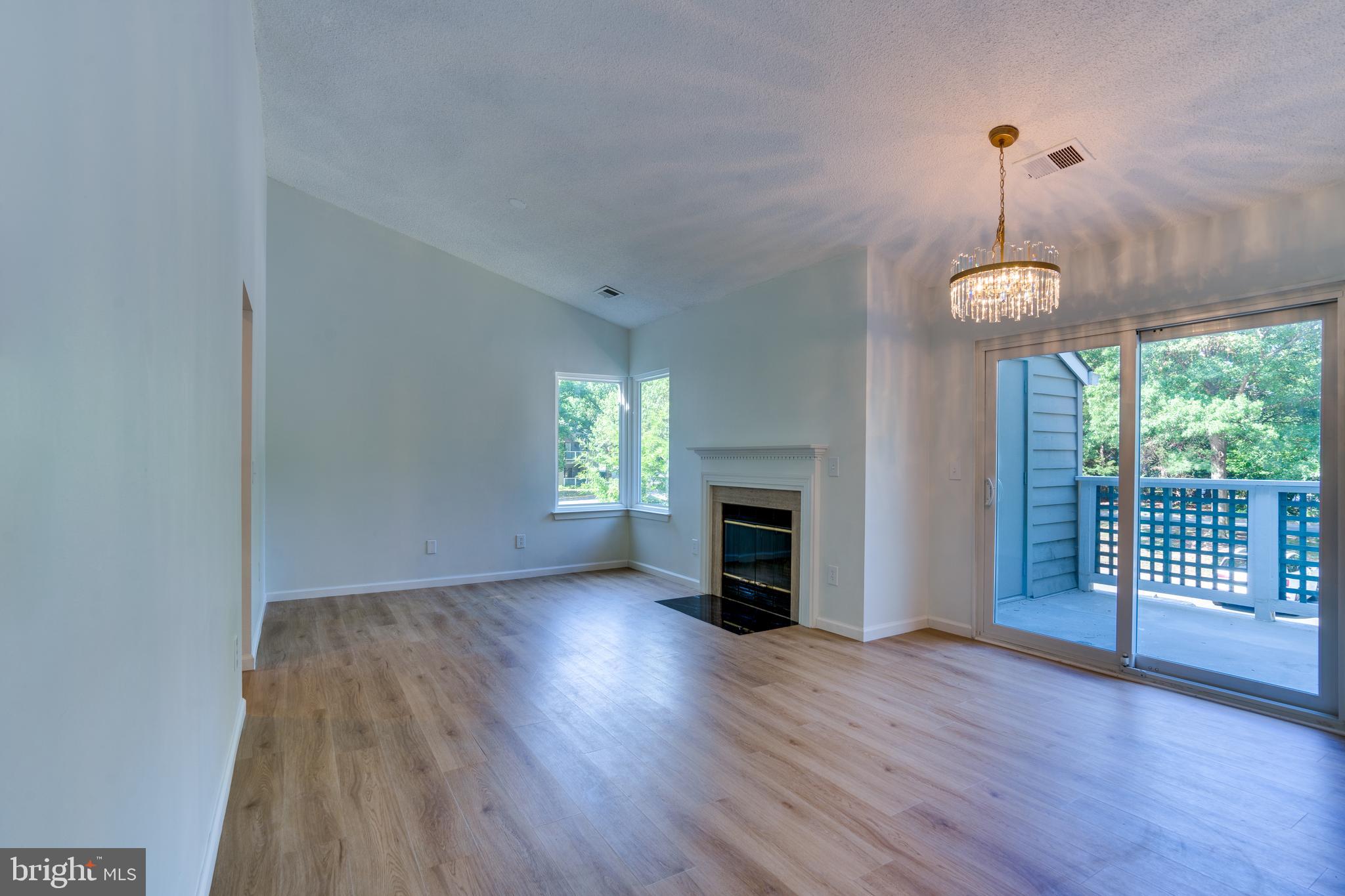 11701 Summerchase Circle Reston, VA 20194 - Photo 4 of 34 Gallery Image 4
