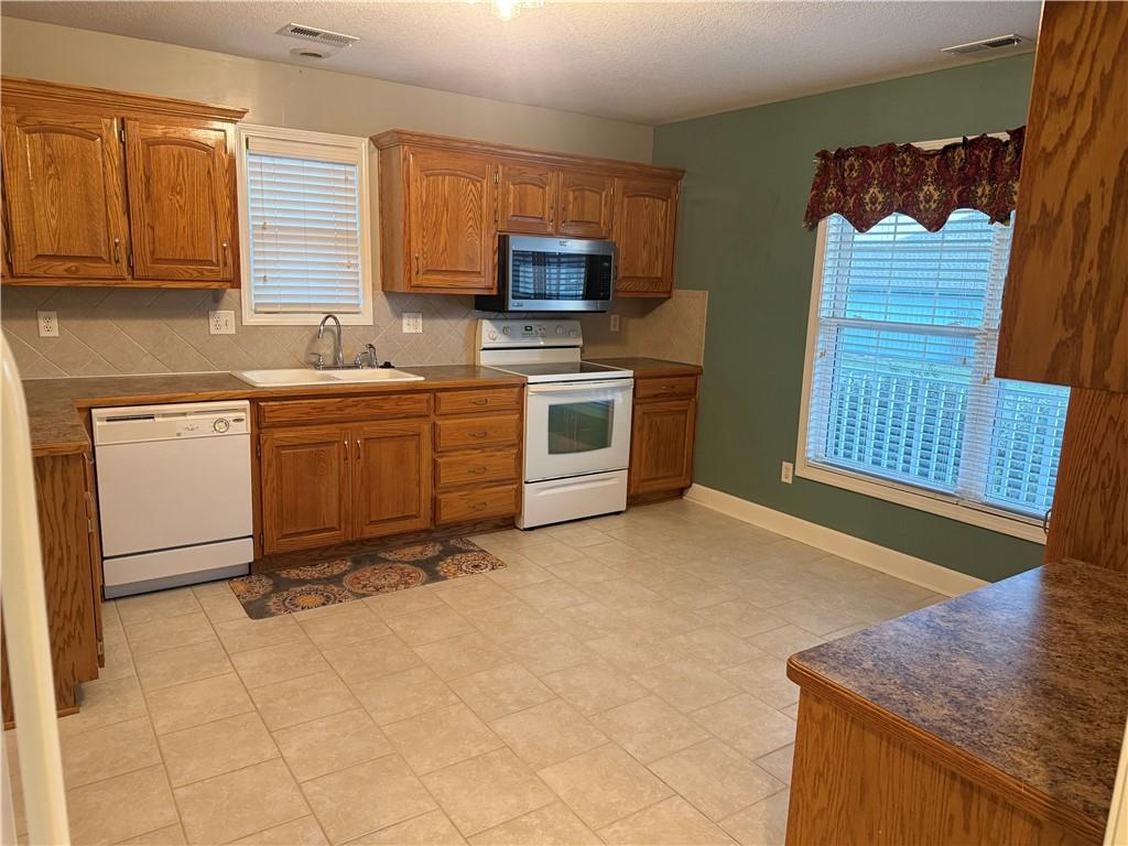 905 Mercury Way Raymore, MO 64083 - Photo 4 of 12