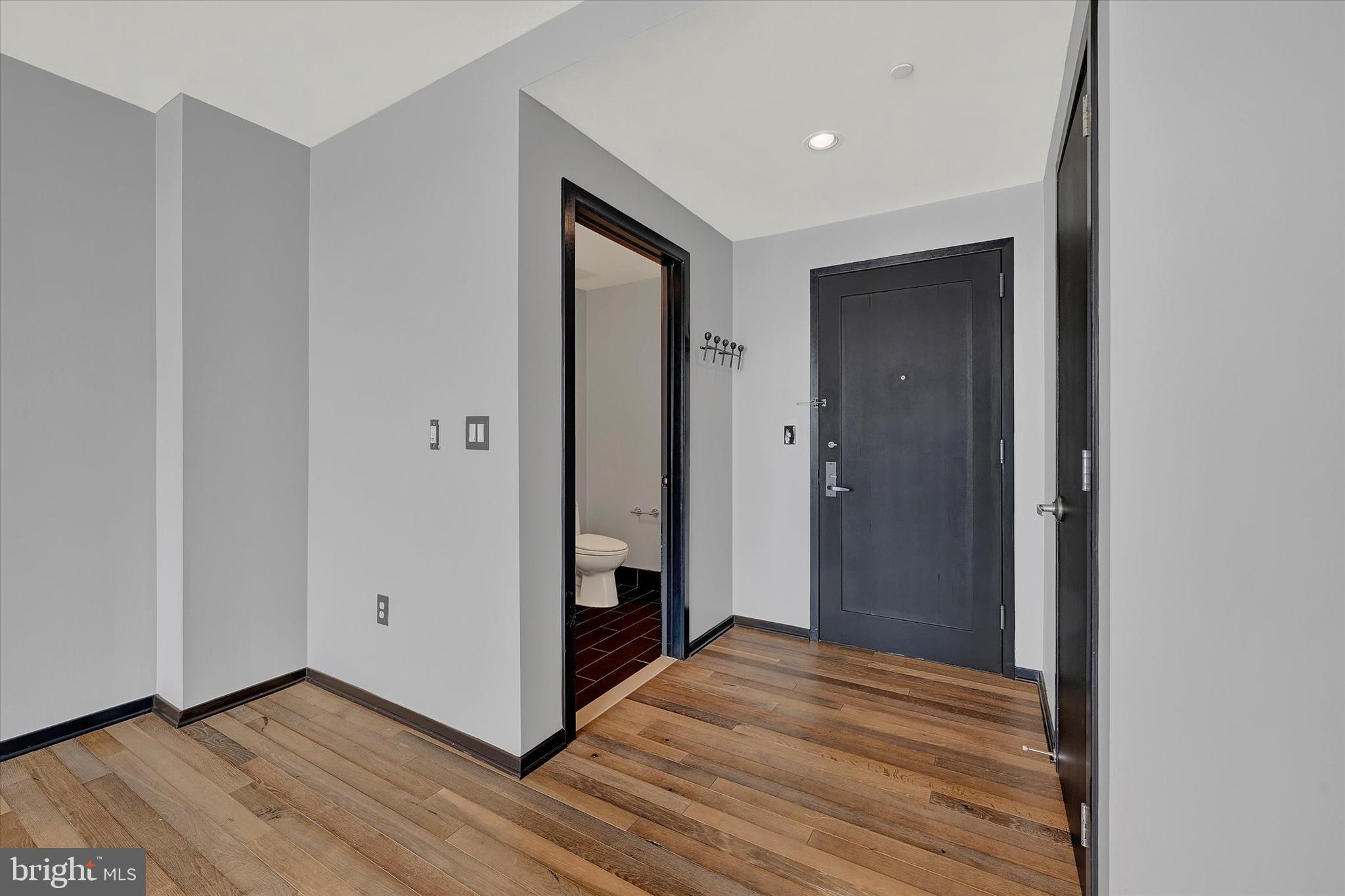 1200 Steuart Street, Unit 1913 Baltimore, MD 21230 - Photo 5 of 94 Gallery-style entry foyer.