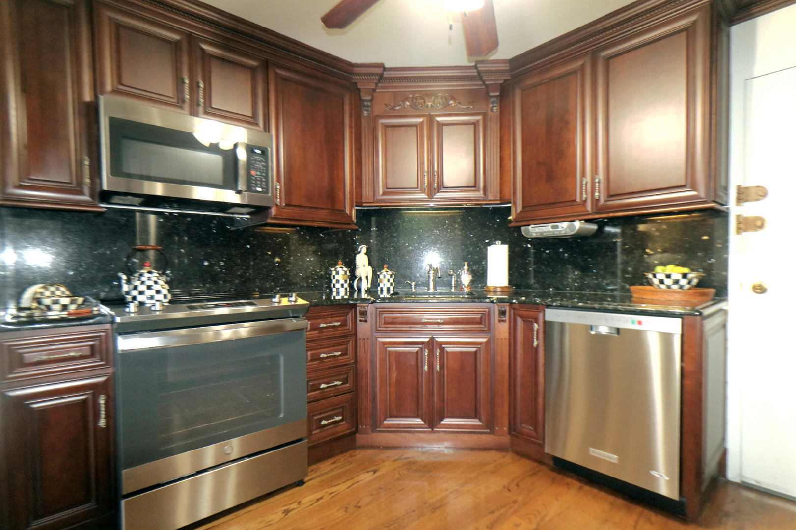 6033 North Sheridan Road, Unit 40H Chicago, IL 60660 - Photo 12 of 29