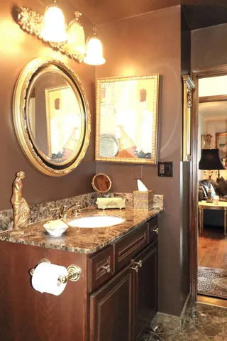 $400,000 | 6033 North Sheridan Road, Unit 40H, Chicago, IL 60660