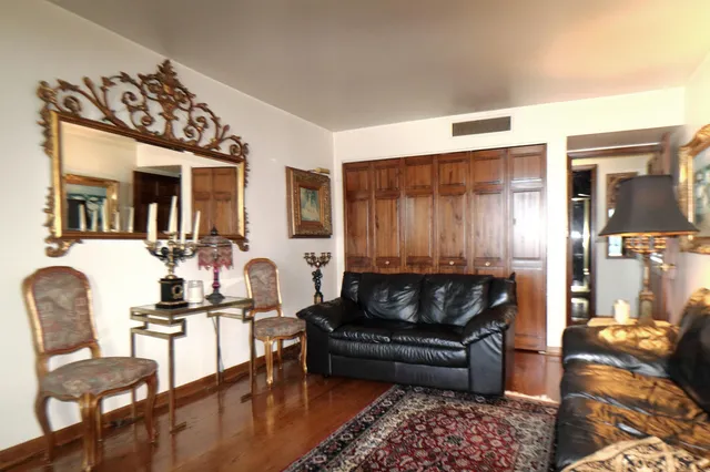 $400,000 | 6033 North Sheridan Road, Unit 40H, Chicago, IL 60660