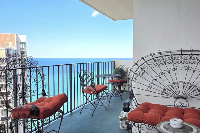 $400,000 | 6033 North Sheridan Road, Unit 40H, Chicago, IL 60660