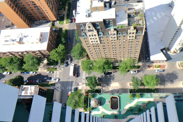 $400,000 | 6033 North Sheridan Road, Unit 40H, Chicago, IL 60660