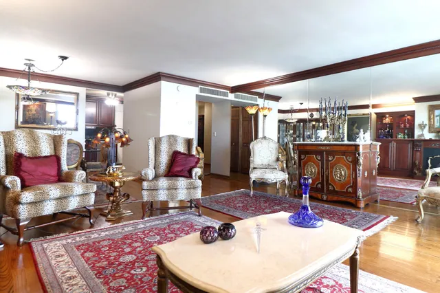 $400,000 | 6033 North Sheridan Road, Unit 40H, Chicago, IL 60660