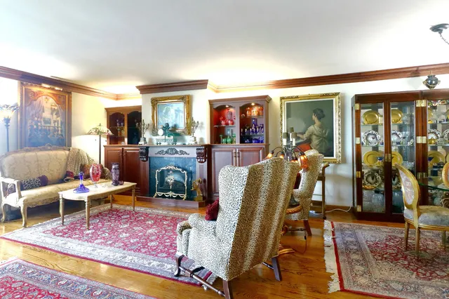 $400,000 | 6033 North Sheridan Road, Unit 40H, Chicago, IL 60660