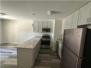 $3,200 | 468 Thomas Avenue West, St. Paul, MN 55103