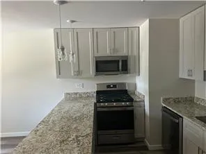 $3,200 | 468 Thomas Avenue West, St. Paul, MN 55103