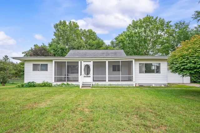 $229,900 | 118 Schirmer Parkway, Buchanan, MI 49107