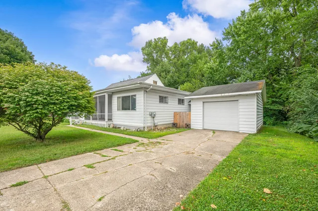 $229,900 | 118 Schirmer Parkway, Buchanan, MI 49107