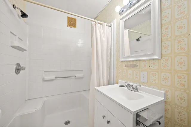 $229,900 | 118 Schirmer Parkway, Buchanan, MI 49107