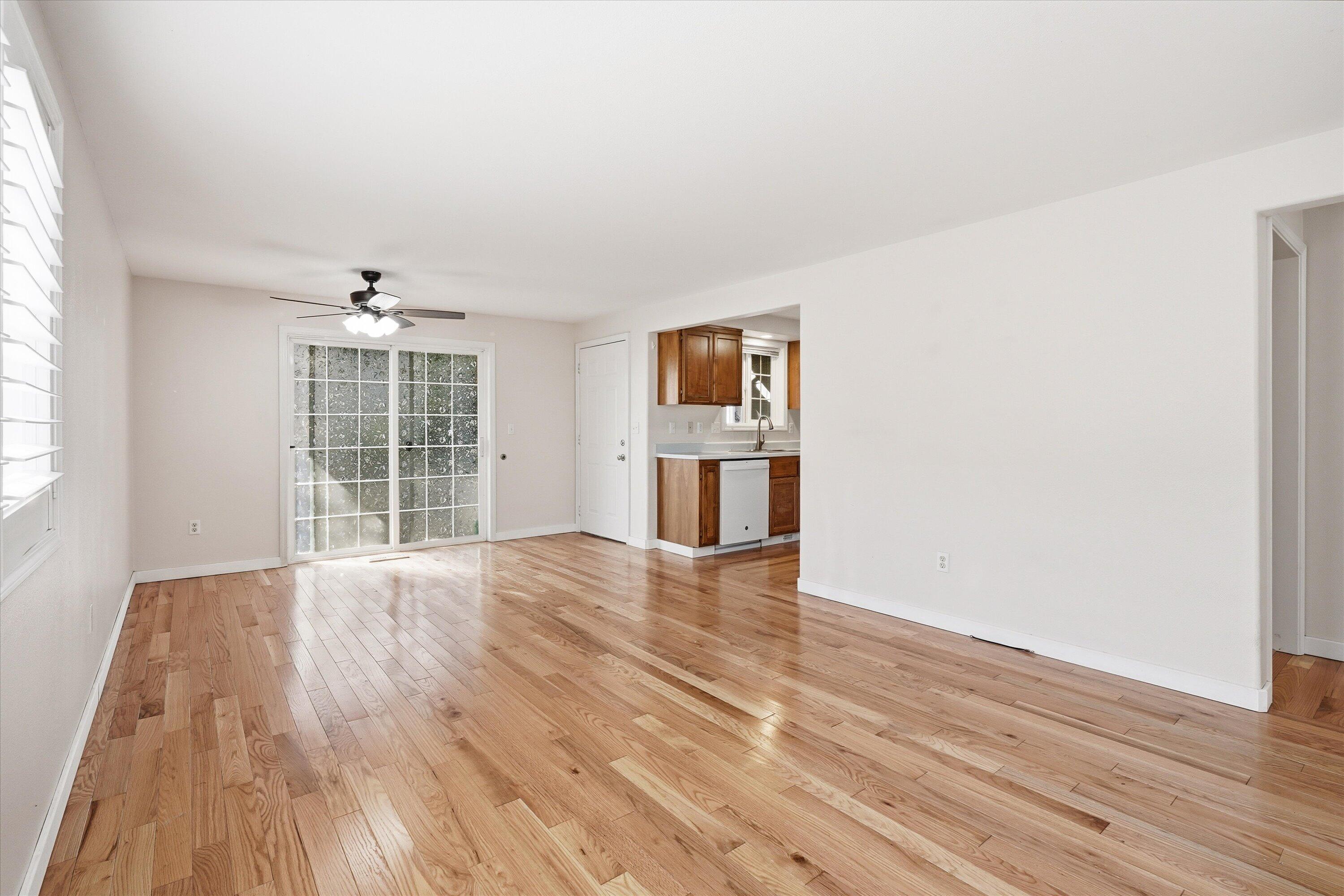512 Village Drive Central Point, OR 97502 - Photo 11 of 23