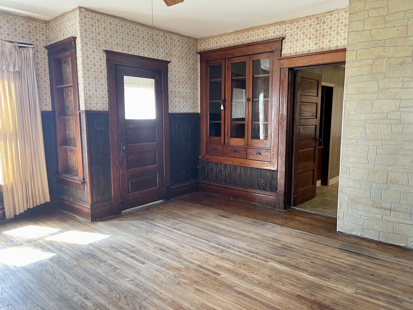 3267 East 15th Road Ottawa, IL 61350 - Photo 15 of 21 an empty room with wooden floor and windows