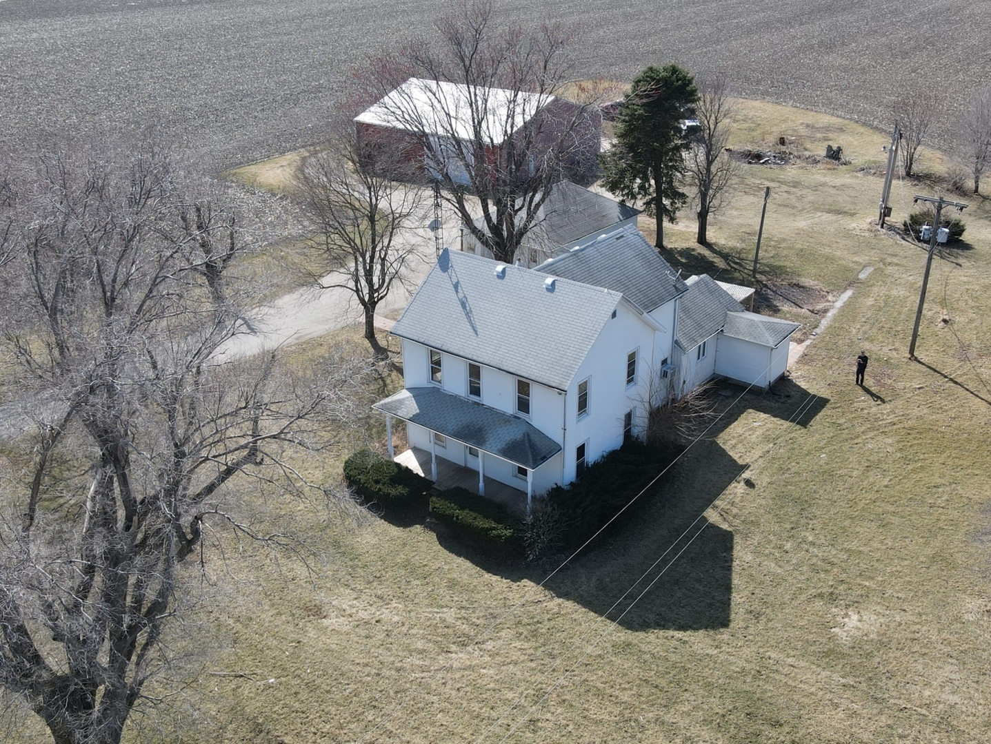 3267 East 15th Road Ottawa, IL 61350 - Photo 4 of 21 a view of a house with a yard and sitting area