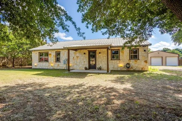$400,000 | 816 Alan Drive, Burleson, TX 76028