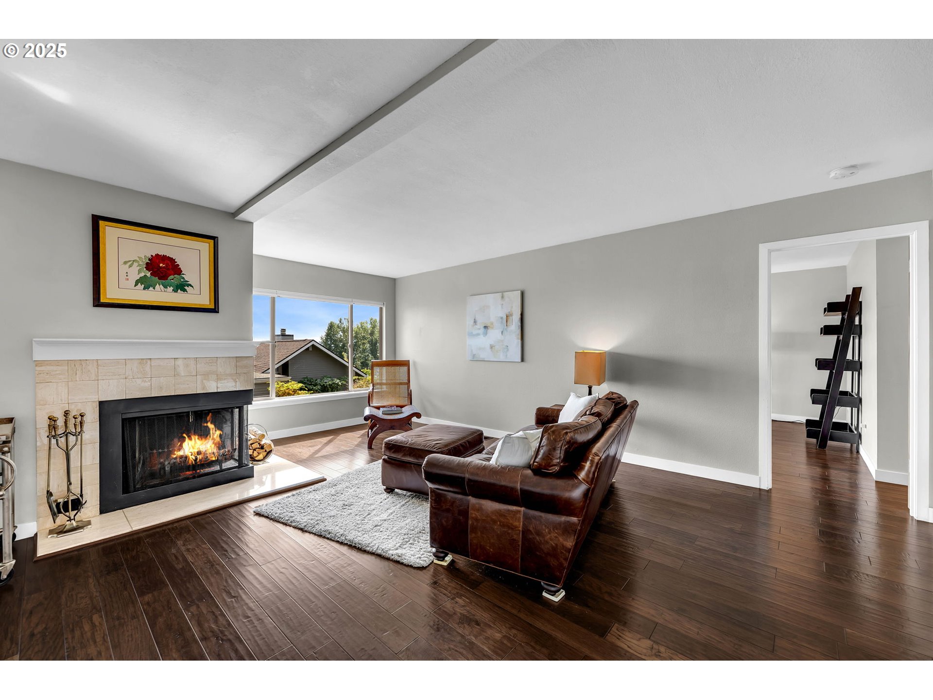 6902 Southeast Riverside Drive, Unit 6 Vancouver, WA 98664 - Photo 18 of 39 a living room with furniture and a fireplace