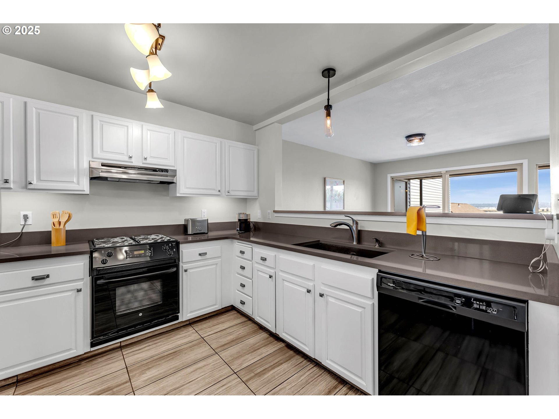 6902 Southeast Riverside Drive, Unit 6 Vancouver, WA 98664 - Photo 23 of 39 a kitchen with stainless steel appliances granite countertop a sink stove and cabinets