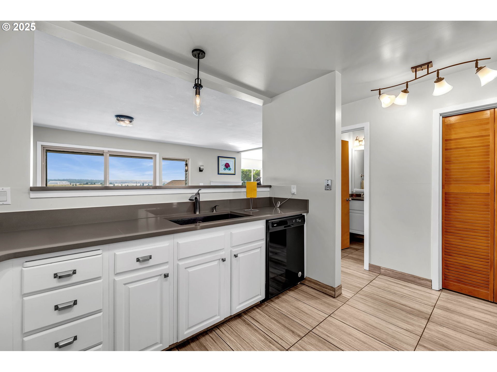 6902 Southeast Riverside Drive, Unit 6 Vancouver, WA 98664 - Photo 25 of 39 a kitchen with granite countertop a sink cabinets and stainless steel appliances