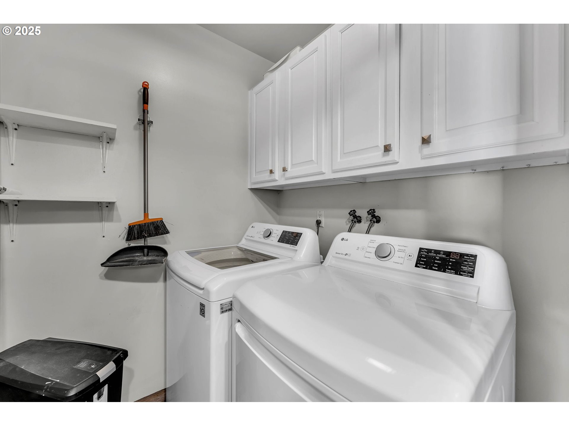 6902 Southeast Riverside Drive, Unit 6 Vancouver, WA 98664 - Photo 28 of 39 a utility room with dryer and washer