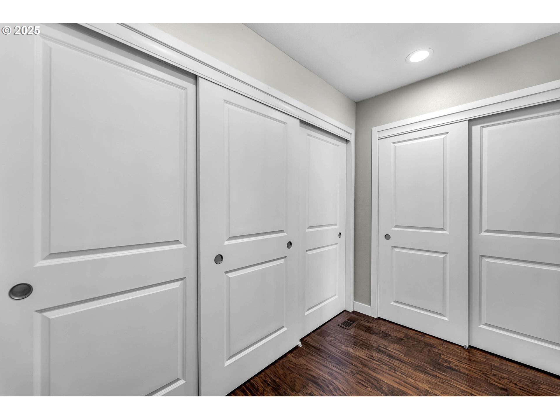 6902 Southeast Riverside Drive, Unit 6 Vancouver, WA 98664 - Photo 34 of 39 a view of an empty room