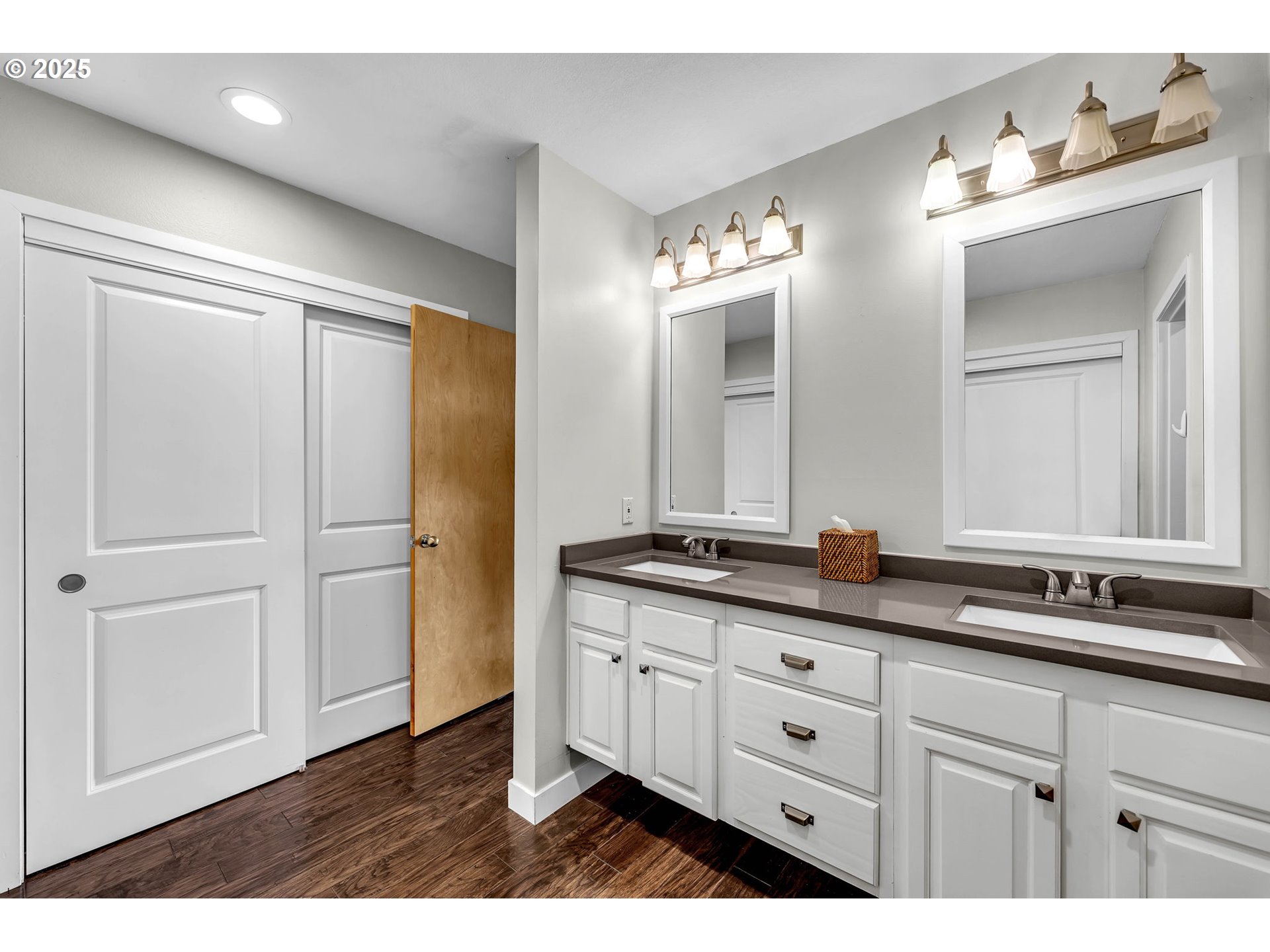 6902 Southeast Riverside Drive, Unit 6 Vancouver, WA 98664 - Photo 36 of 39 a bathroom with a double vanity sink and mirror