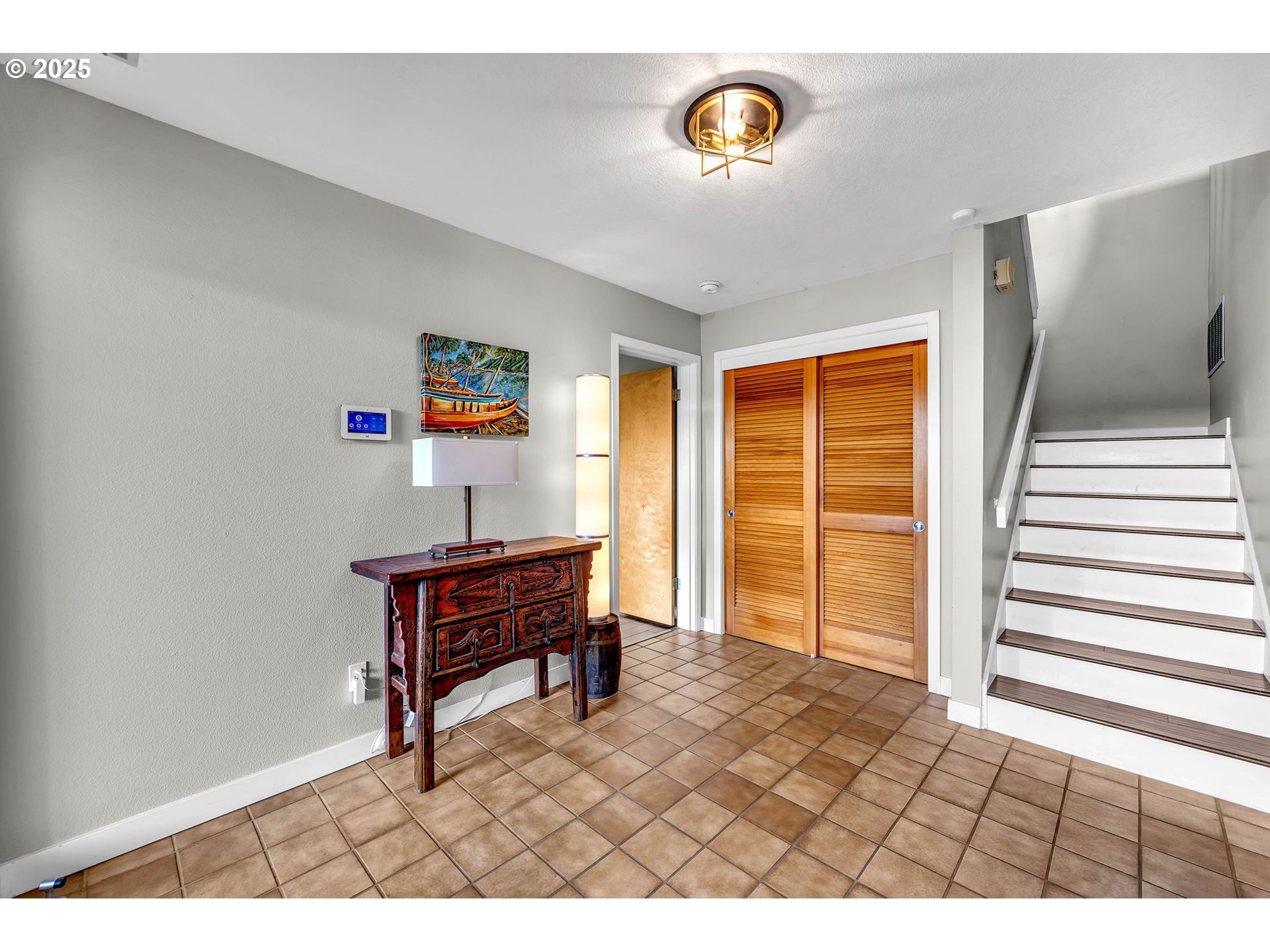 6902 Southeast Riverside Drive, Unit 6 Vancouver, WA 98664 - Photo 7 of 39 a view of a livingroom with furniture and a window