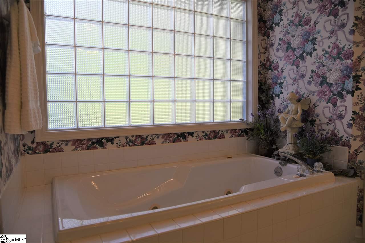 406 Edgewater Drive Anderson, SC 29626 - Photo 18 of 35 Gallery Image 18