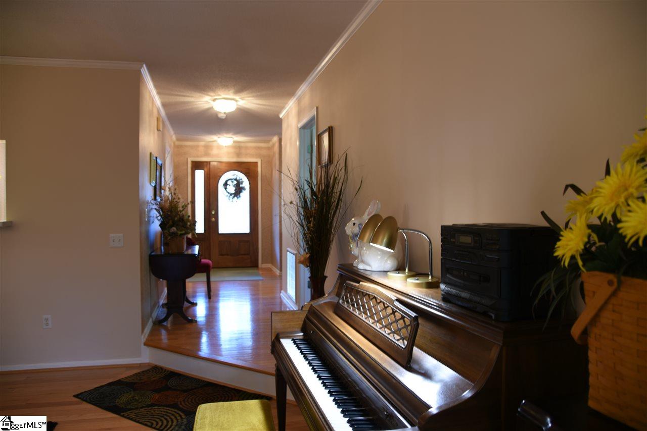 406 Edgewater Drive Anderson, SC 29626 - Photo 8 of 35 Gallery Image 8