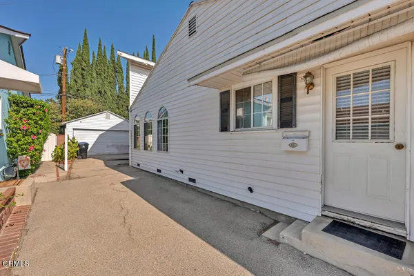 a view of house with backyard