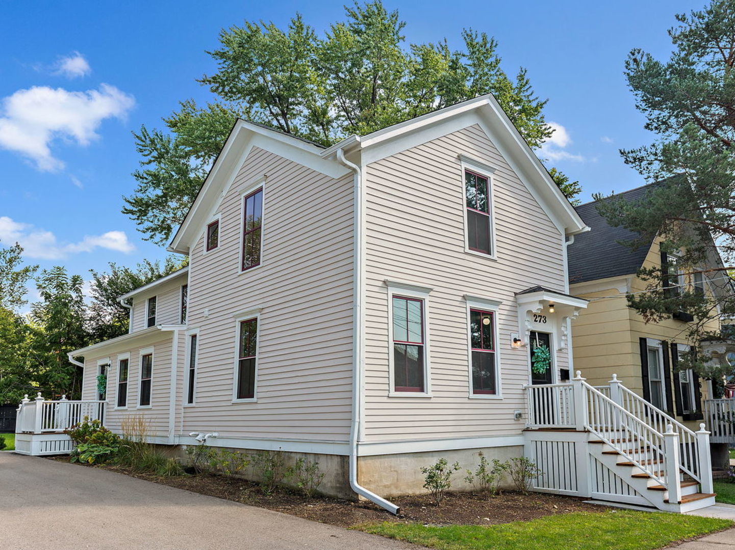 273 North Spring Street Elgin, IL 60120 - Photo 1 of 28