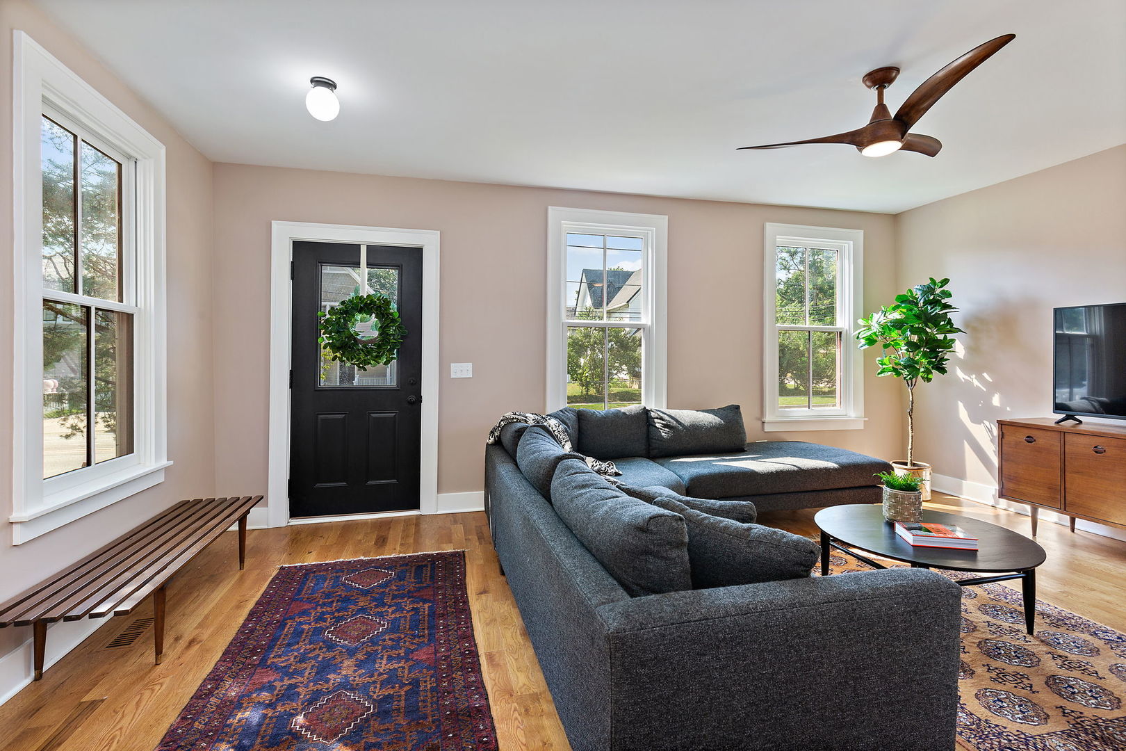 273 North Spring Street Elgin, IL 60120 - Photo 11 of 28