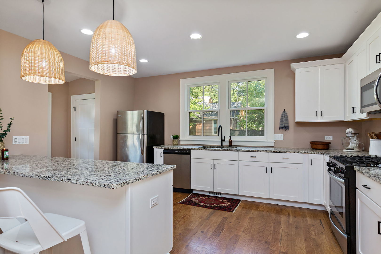273 North Spring Street Elgin, IL 60120 - Photo 3 of 28