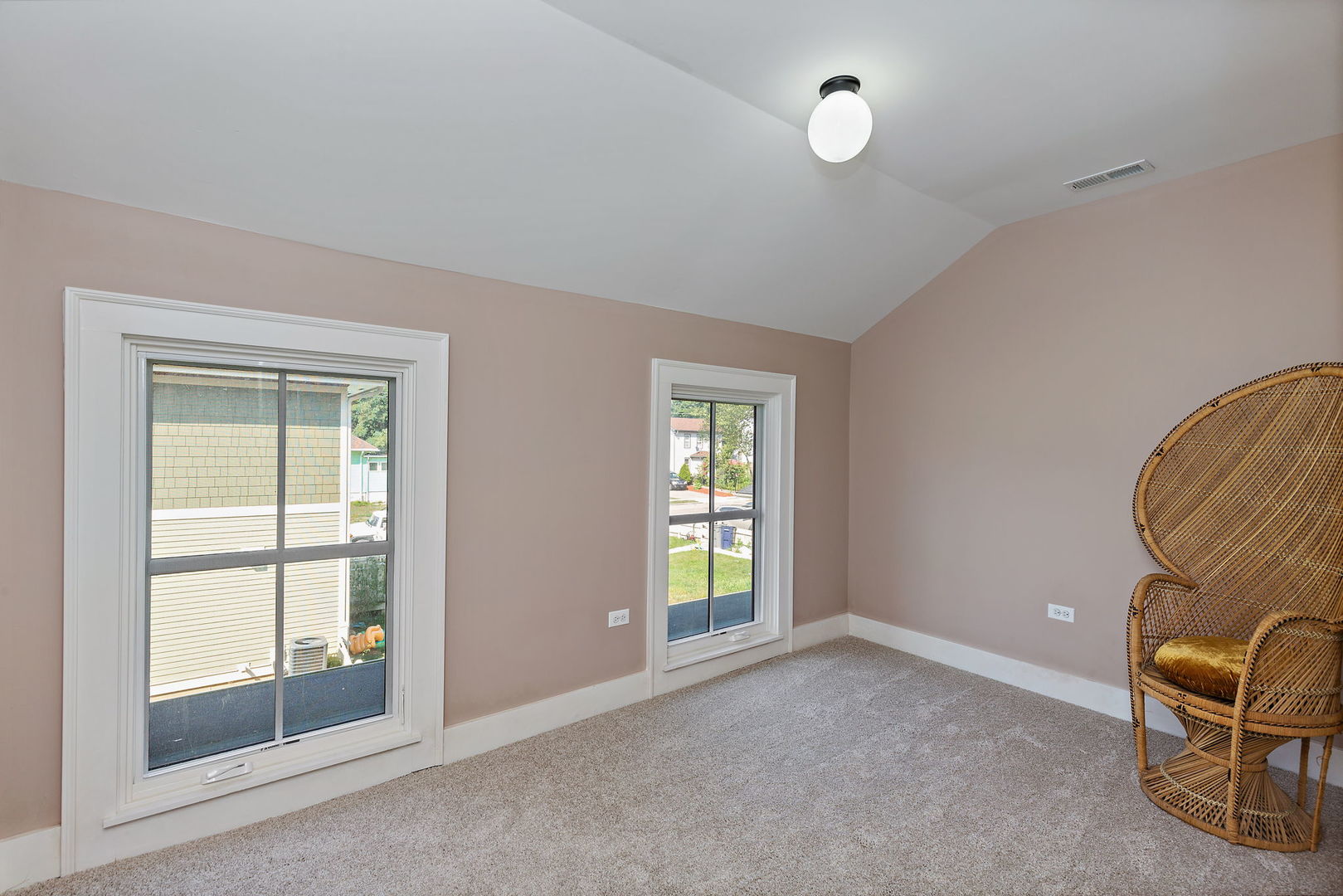 273 North Spring Street Elgin, IL 60120 - Photo 23 of 28