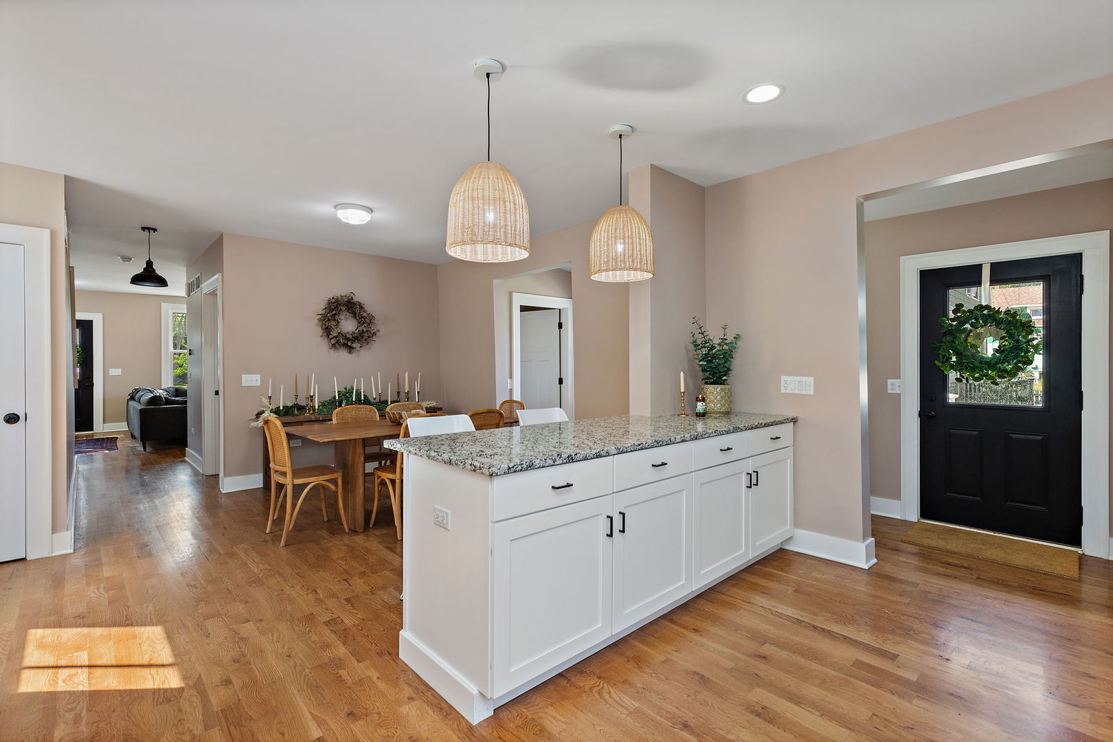 273 North Spring Street Elgin, IL 60120 - Photo 6 of 28