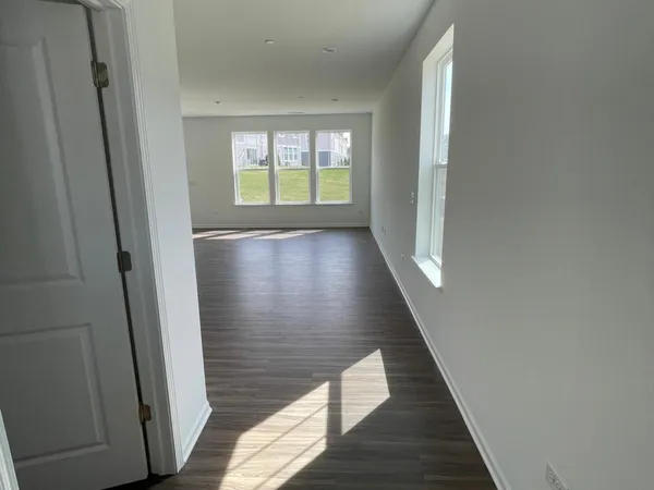 $2,900 | 12011 Jordi Road, Huntley, IL 60142