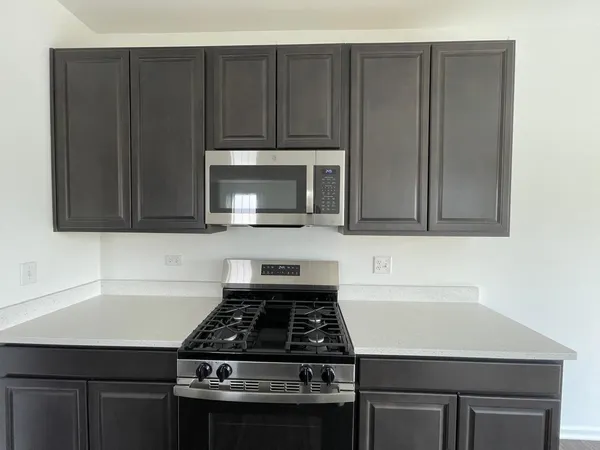 $2,900 | 12011 Jordi Road, Huntley, IL 60142