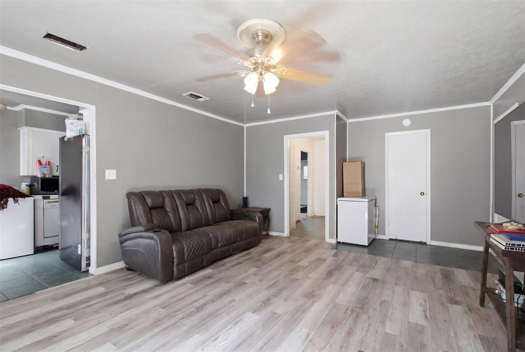 912 Sycamore Street Commerce, TX 75428 - Photo 5 of 28