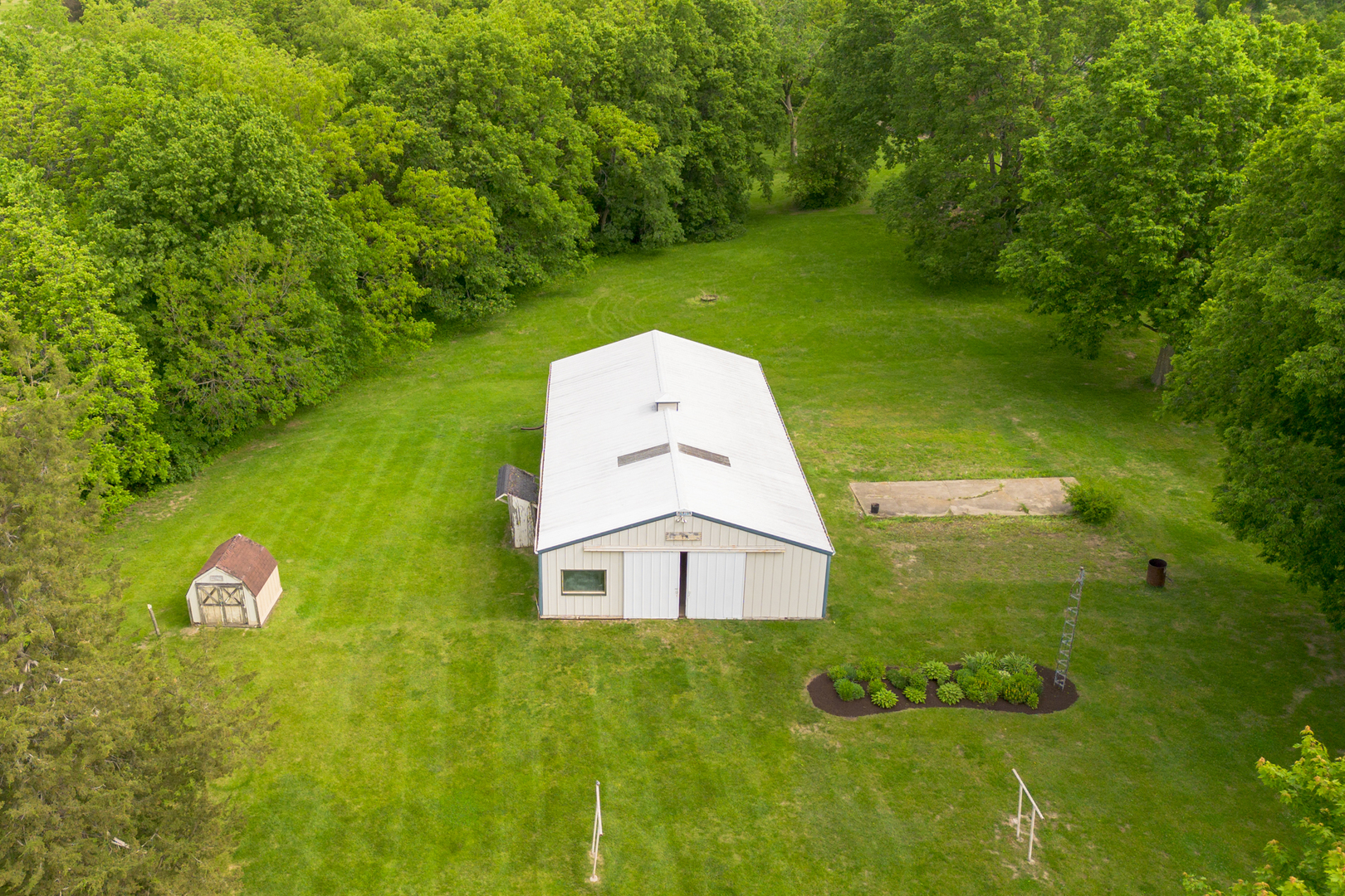 698 North 2853rd Road LaSalle, IL 61301 - Photo 20 of 39 a garden view with a space