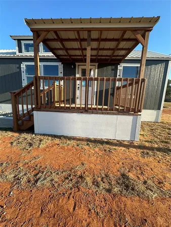 an outdoor view of house