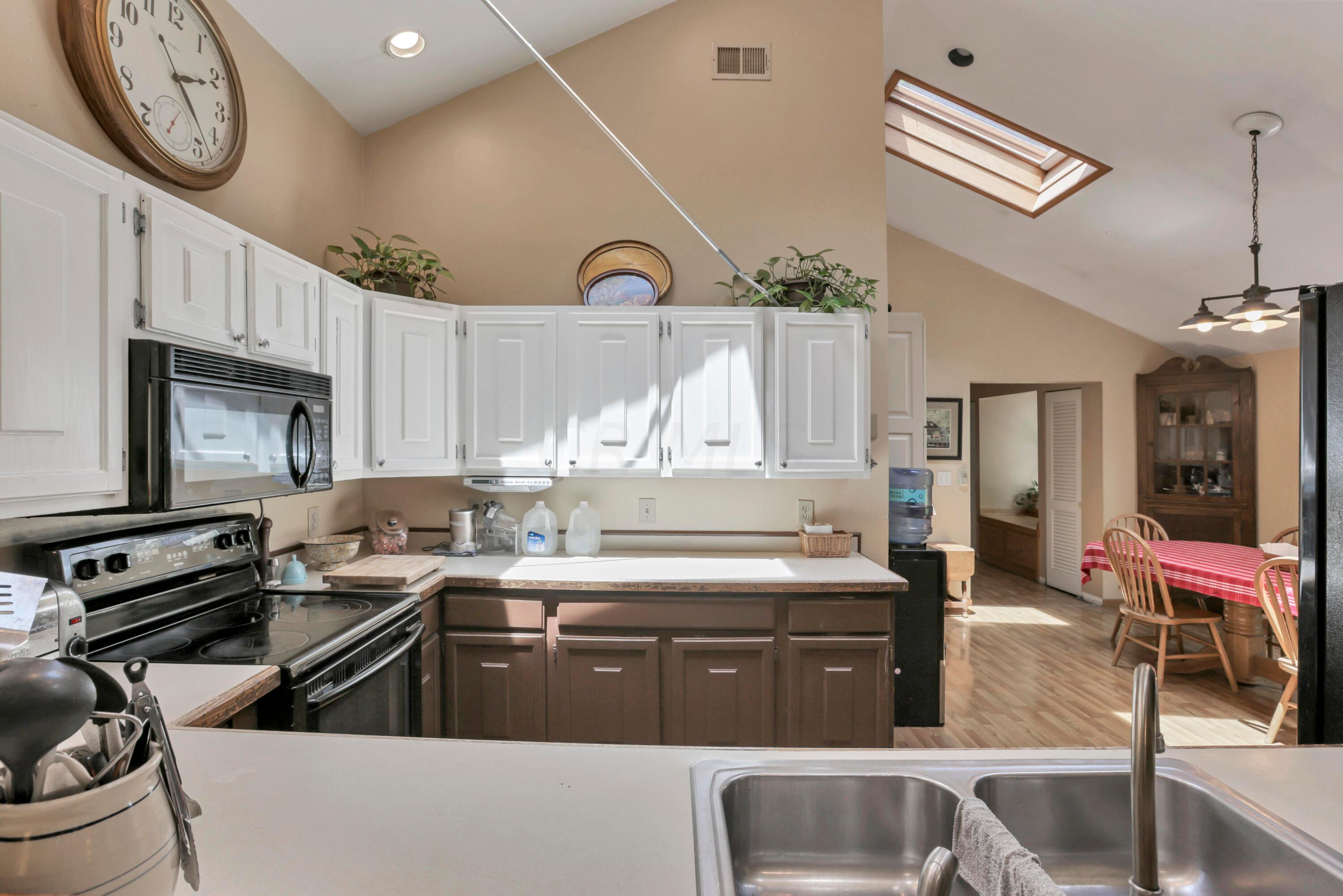 2751 Clifton Road Columbus, OH 43221 - Photo 22 of 62 Kitchen