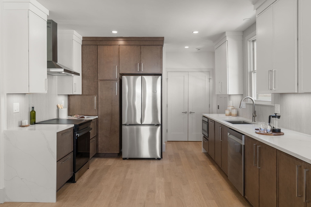 10-12 Clyde Road, Unit 1 Watertown, MA 02472 - Photo 2 of 41