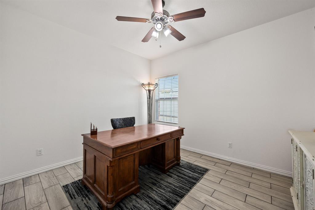 150 Browning Court Springtown, TX 76082 - Photo 20 of 36