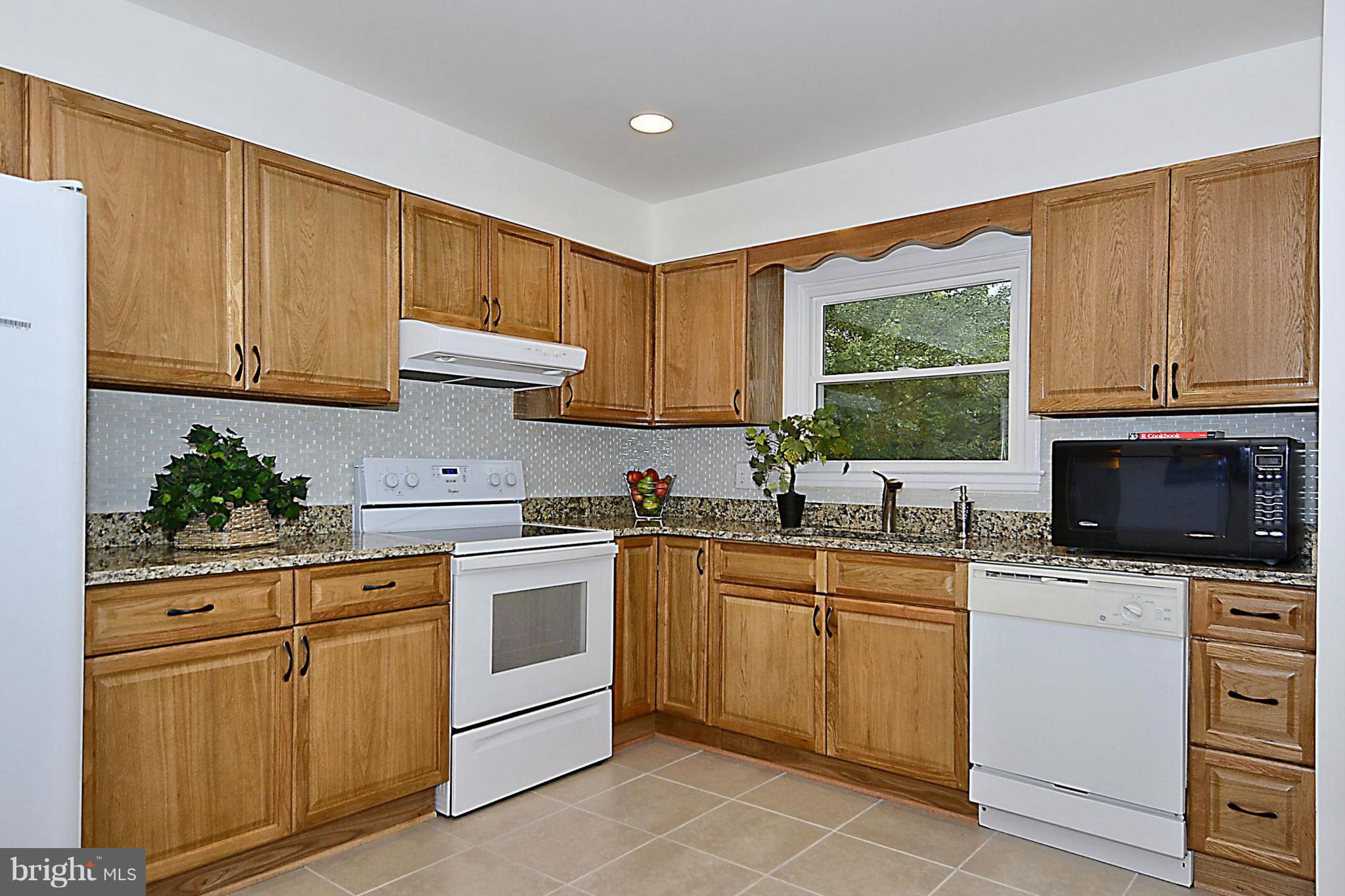 1206 Lee Road Sterling, VA 20164 - Photo 2 of 22 Kitchen