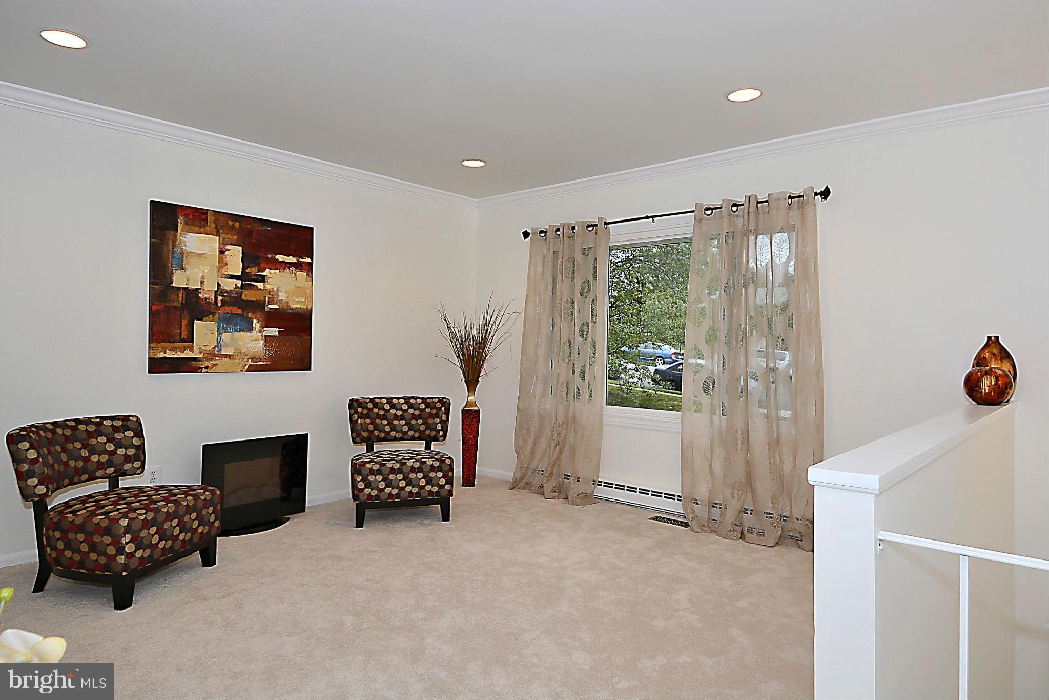 1206 Lee Road Sterling, VA 20164 - Photo 4 of 22 Living Room