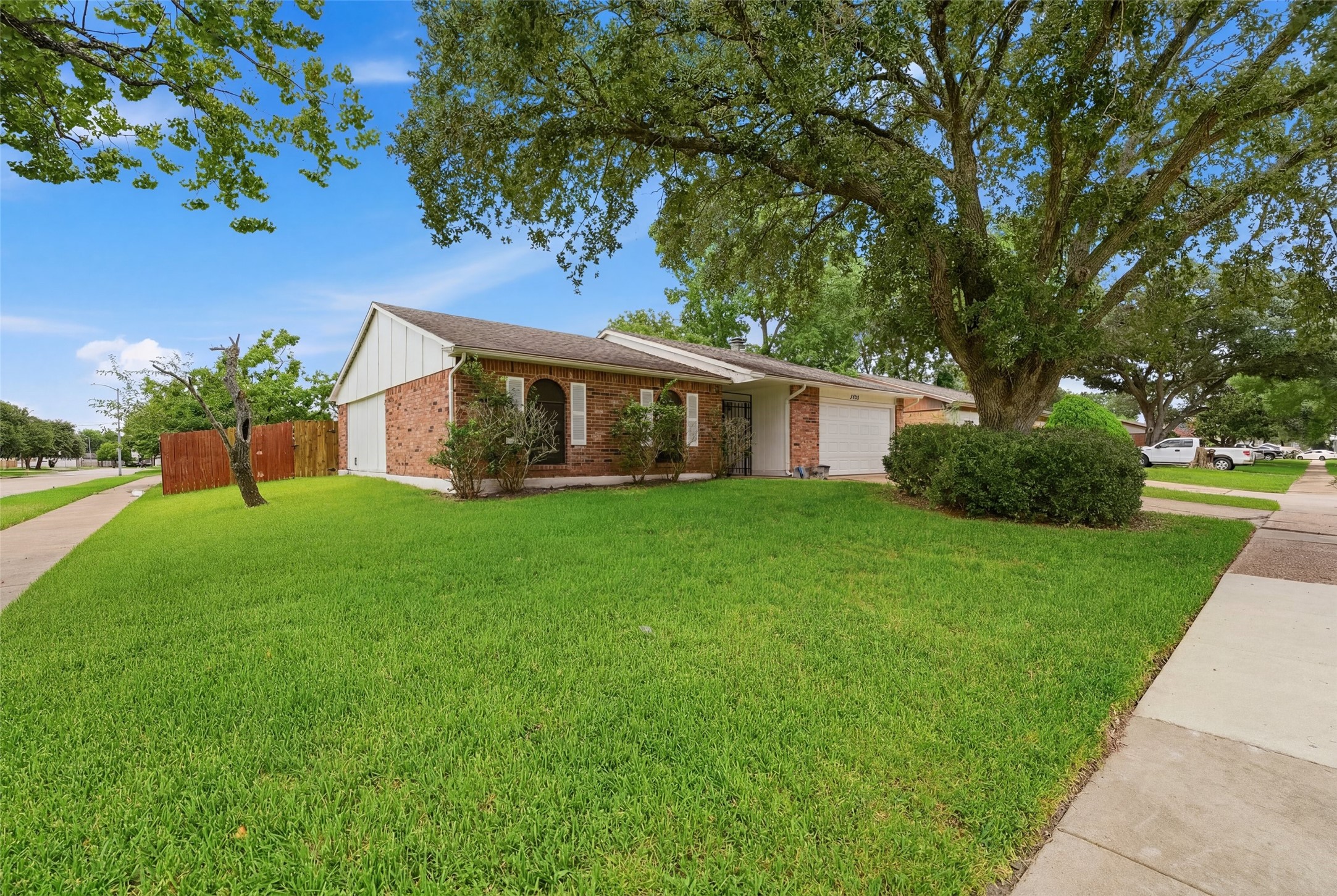 4850 Raven Ridge Drive Houston, TX 77053 - Photo 3 of 23