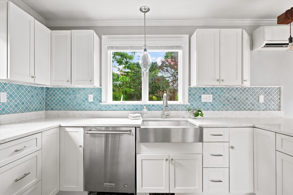 14 Willow Road Marblehead, MA 01945 - Photo 4 of 42