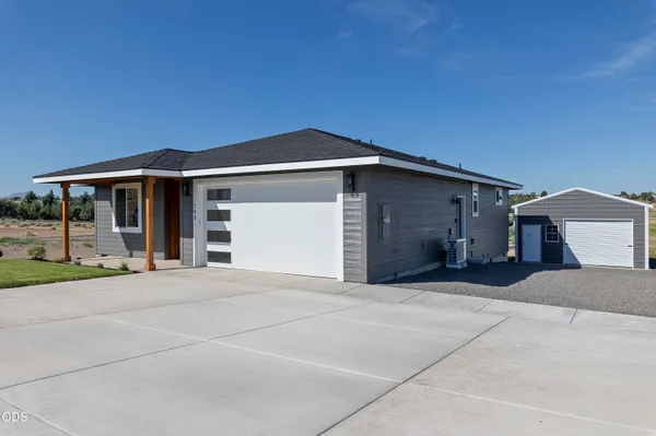 $649,900 | 790 Southeast Cub Court, Unit 1, Madras, OR 97741