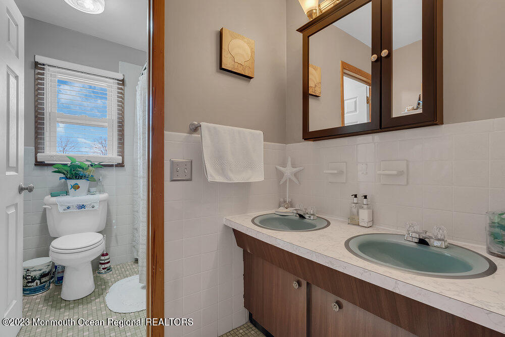 33 Orange Road Brick, NJ 08723 - Photo 6 of 11 Full Bath
