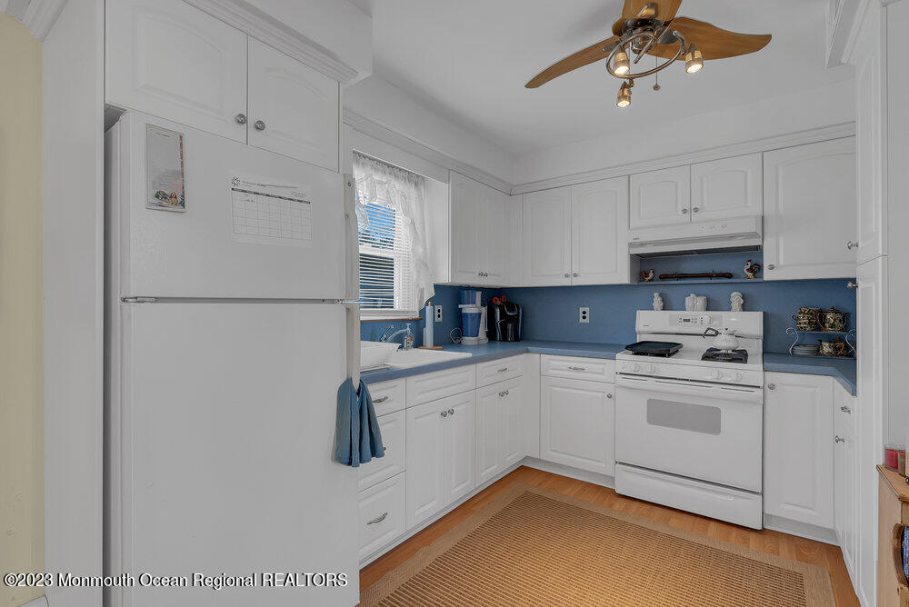 33 Orange Road Brick, NJ 08723 - Photo 10 of 11 1st Fl Kitchen